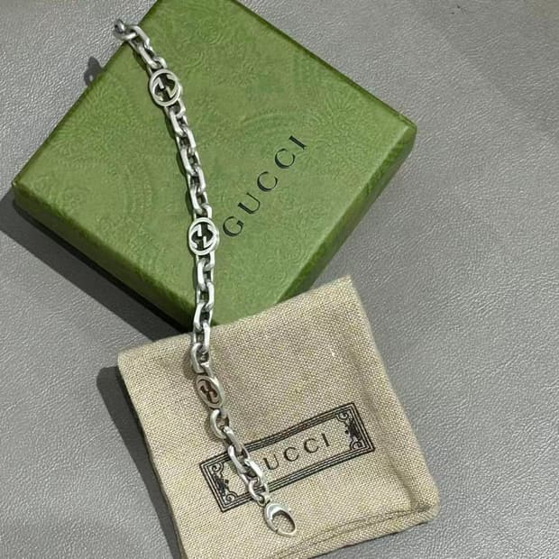 GUCCI인터록킹 G 팔찌 클래식 로고 남녀 공용 데일리 착용