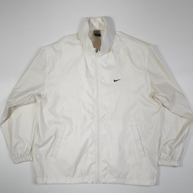 나이키 스우시 화이트 바람막이 