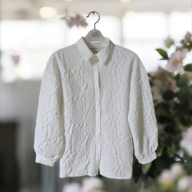 미착용 / 화이트 퀼팅 자수 셔츠 블라우스 S