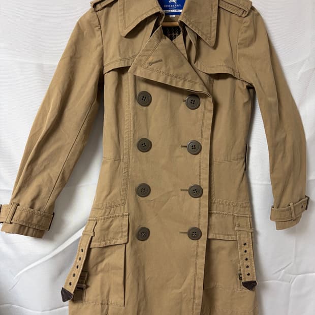 Women Burberry 코트 판매합니다.