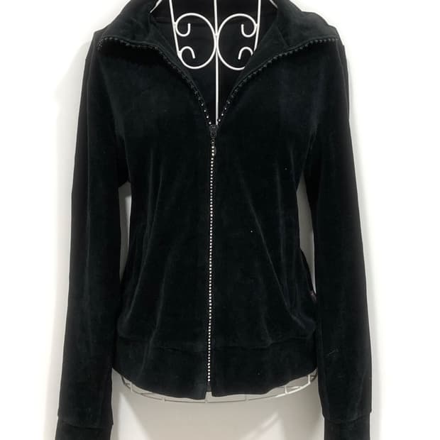 black cubic zipper zip-up