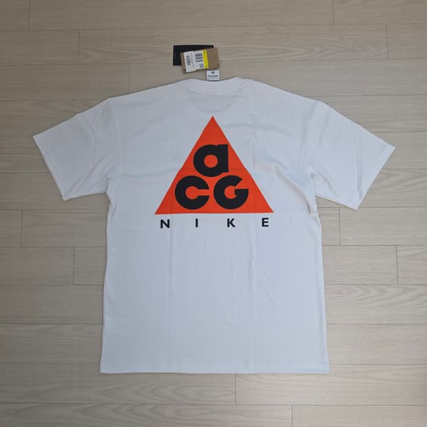 나이키 ACG 반팔티 화이트