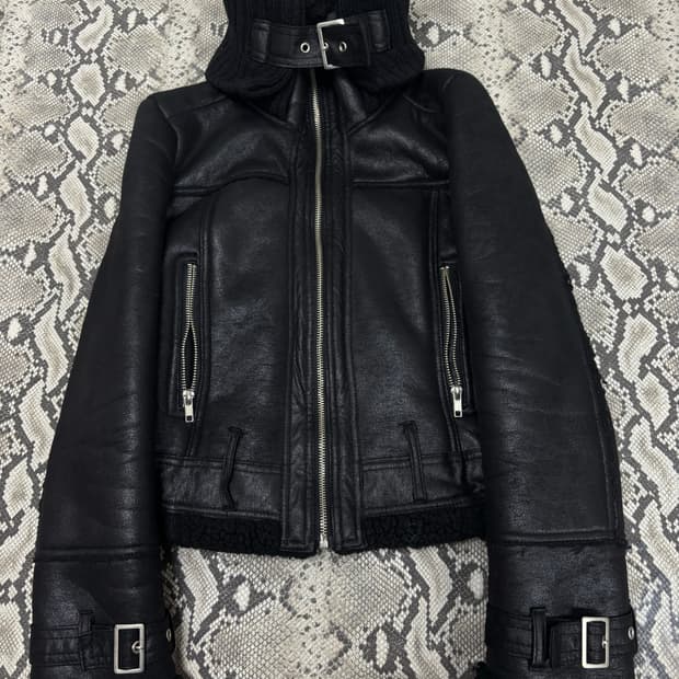 2000s High-Neck Buckle Mustang