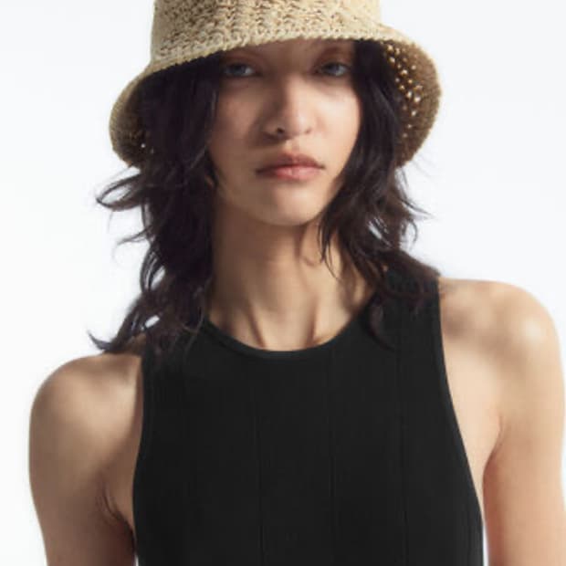 코스 핸드메이드 니트 크로셰 버킷햇 베이지