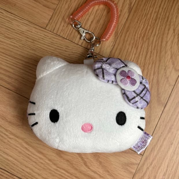 훗카이도 한정 라벤더 체크 헬로키티 키링 