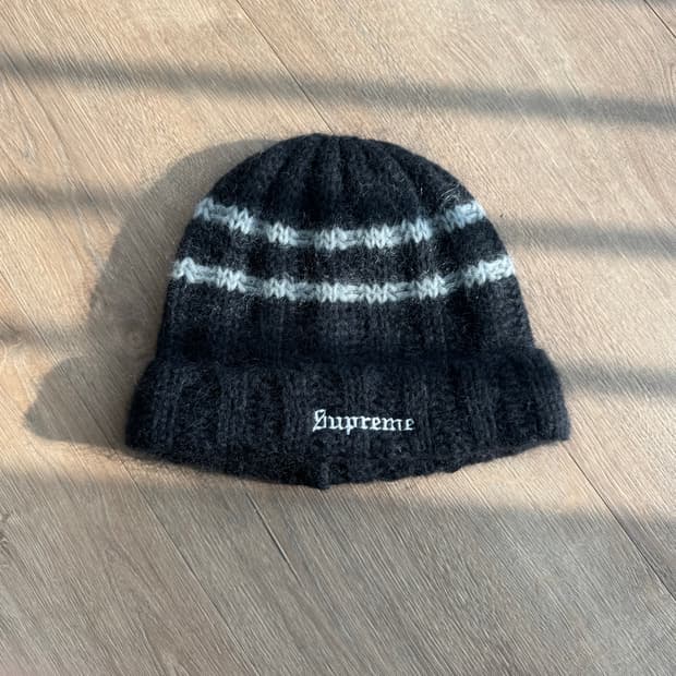 슈프림 24FW 브러쉬드 스트라이프 비니 