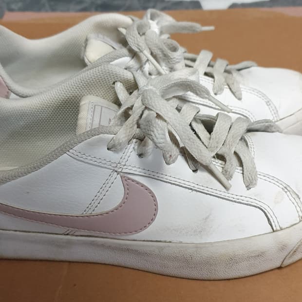 나이키 코트로얄 AC 스니커즈 (240)