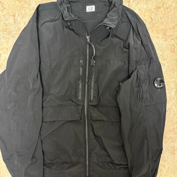 CP 컴퍼니 바람막이
