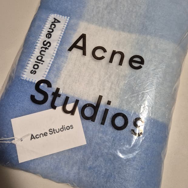 아크네 스튜디오 머플러 (새상품)