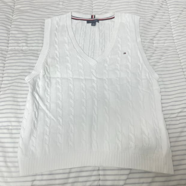 타미힐피거 여성 케이블 니트 브이넥 베스트