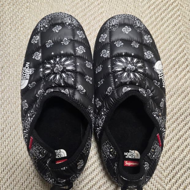 슈프림 X 노스페이스 뮬