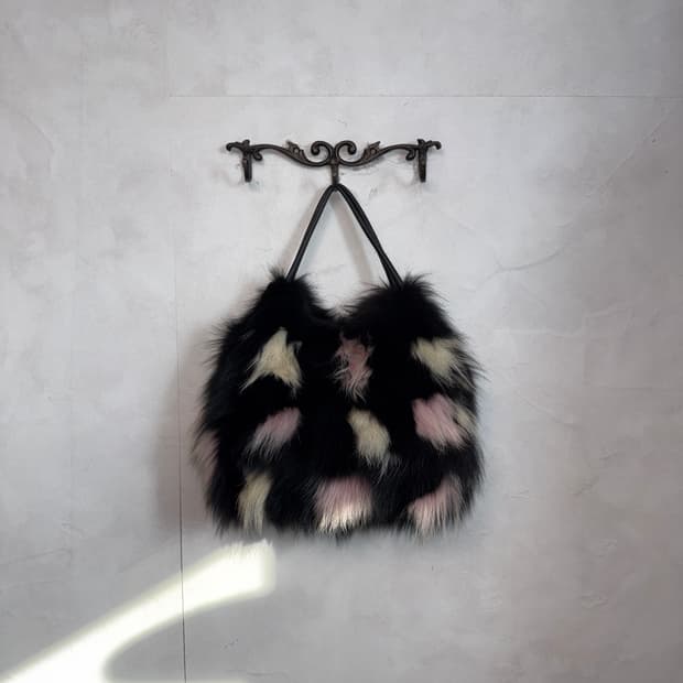 SAGA FOX black pink fox fur tote bag