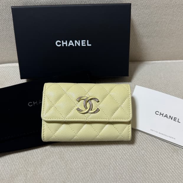 샤넬 캐비어 똑딱이 카드지갑 파스텔옐로우 새제품