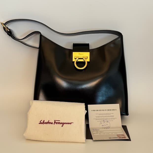 Ferragamo 간치니 트리폴리오 숄더백