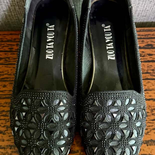 블랙 큐빅 장식 꽃무늬 포인티드 펌프스 구두 230 굽높이 4.5cm