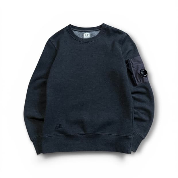 C.P. company 렌즈 포켓 스웻셔츠 