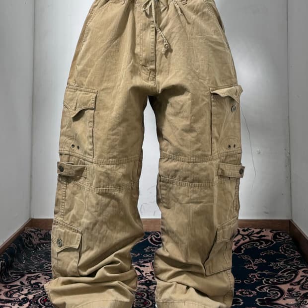 베이지 멀티포켓 카고 팬츠 