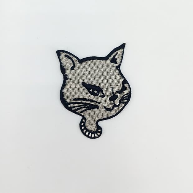 빈티지 윙크 고양이 자수 와펜 | 모노톤 캣 패치 | 레트로 감성