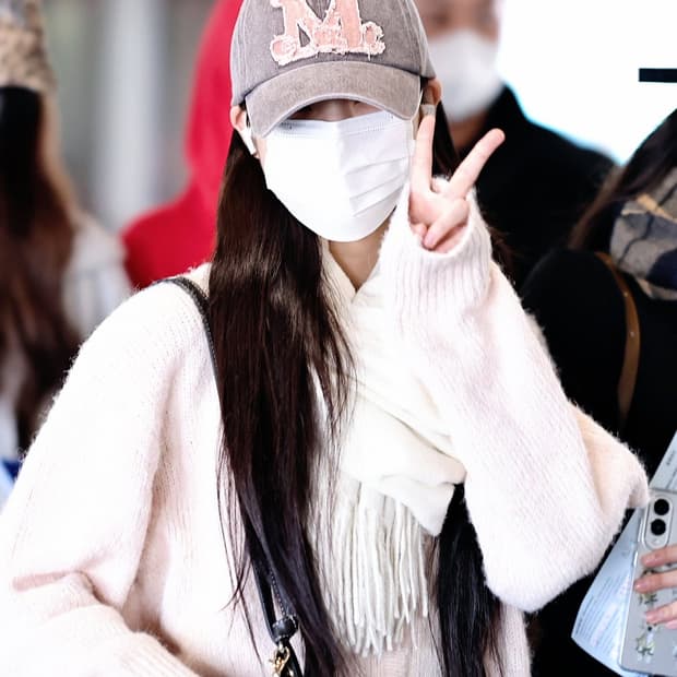 [하츠투하츠 유하 착용] 로라로라 헤어리 브이넥 루즈핏 가디건 베이비핑크