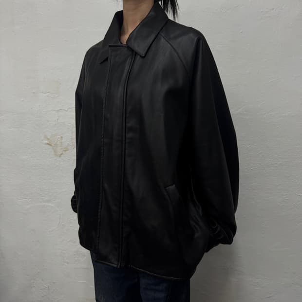 빔즈(BEAMS DoT) 블랙컬러 와이드실루엣 비건 레더 자켓
