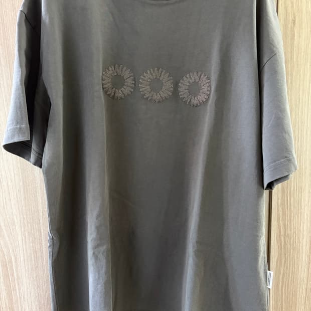 999휴머니티 반팔 차콜