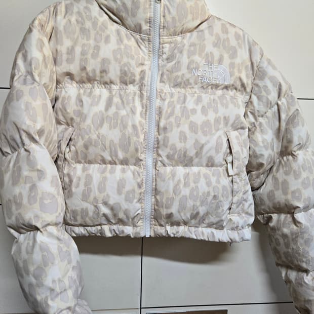 노스페이스 레오파드 프린트 눕시 숏패딩(해외판)