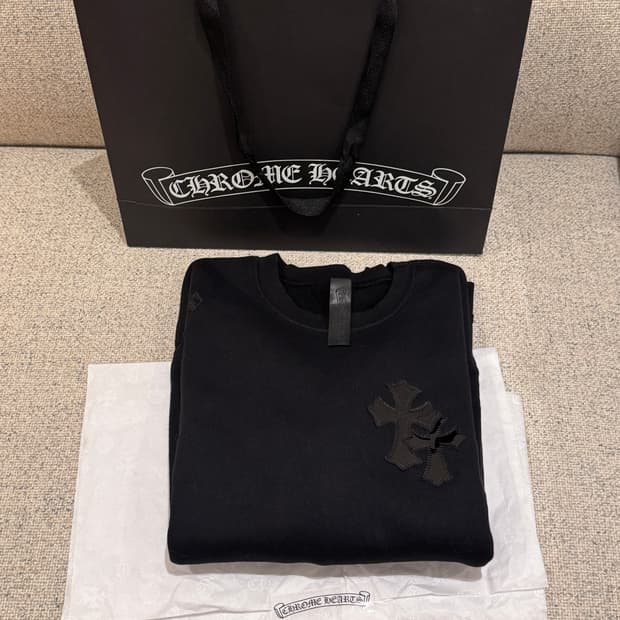 크롬하츠 레더 패치 맨투맨 