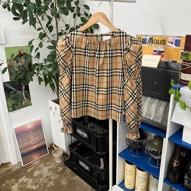 버버리 노바체크 숄더퍼프 블라우스 12y(성인여성가능)