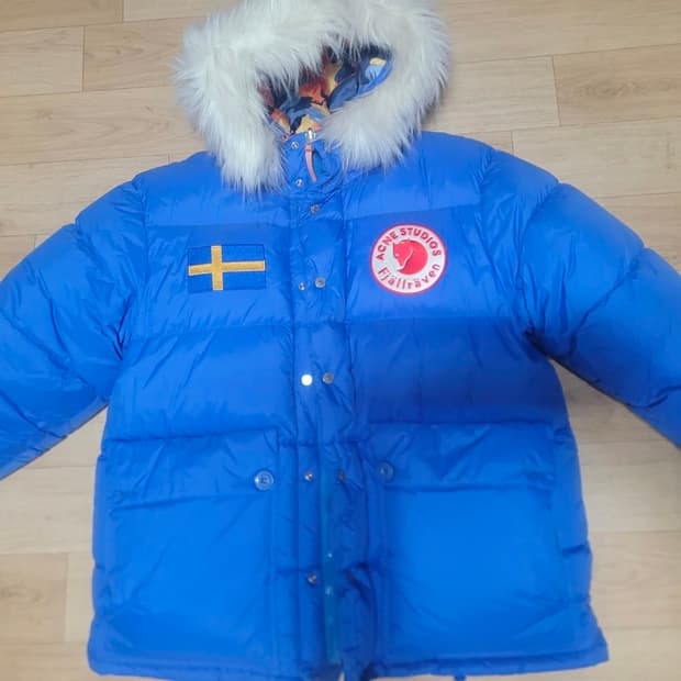 아크네 스튜디오 Fjallraven 콜라보 패딩(대장급)