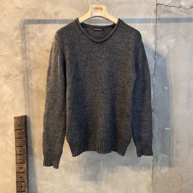 안토니 모리토 브이넥 니트 100