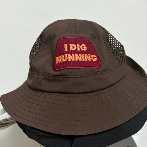알렉스조노 I DIG RUNNING 버킷햇