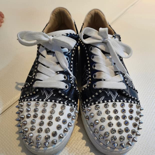 크리스찬 루부탱 스터드 스니커즈