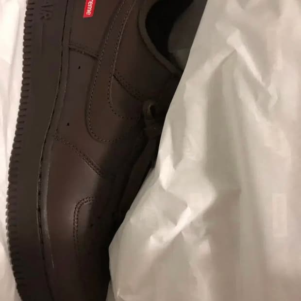 (오늘만급처)슈프림 나이키 에어포스 브라운255 새상품