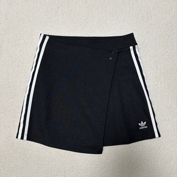 아디다스 블랙 삼선 3S 랩 미니 스커트