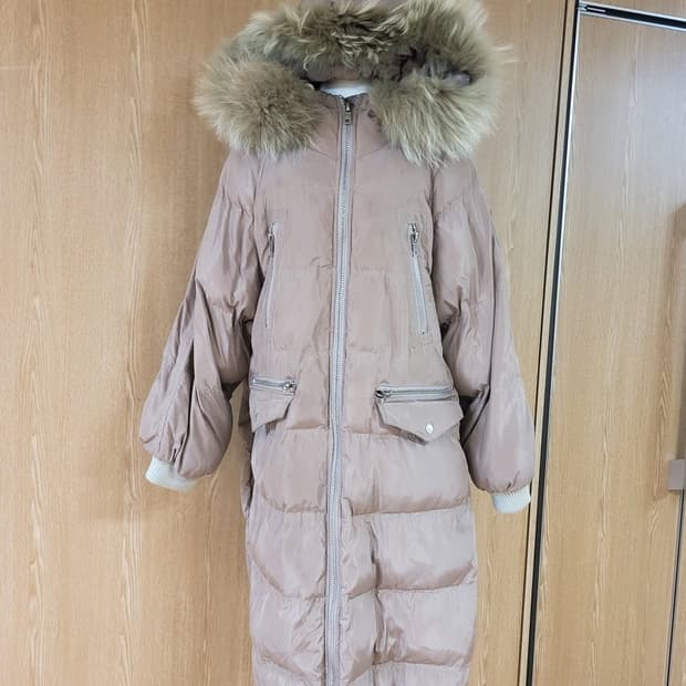 옆트임 포인트 리얼라쿤 롱패딩
