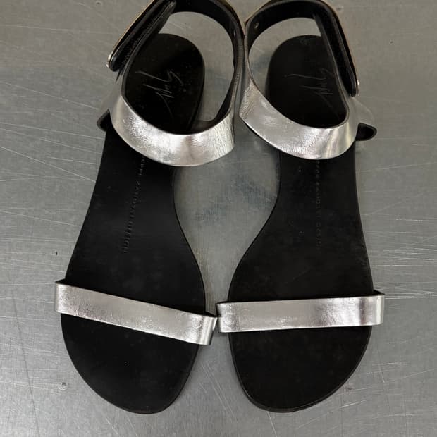 주세페 자노티 실버 샌들 36 (230mm)