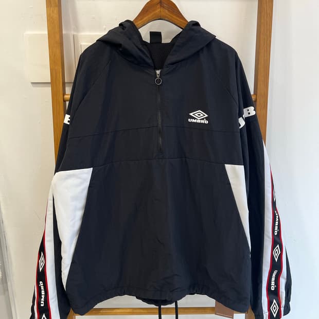 엄브로 테이핑 빅로고 하프집업 아노락 (95)