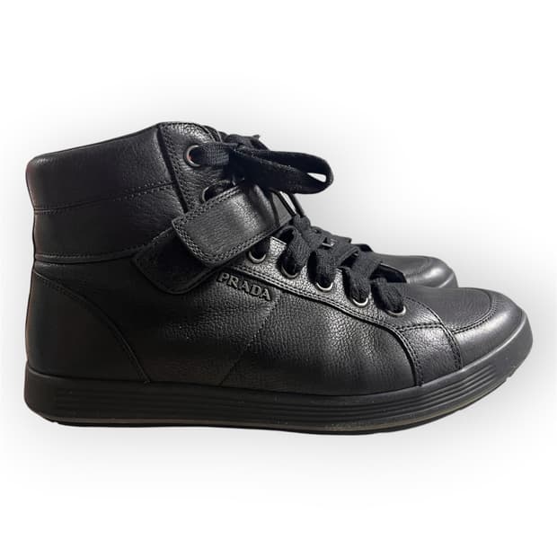 [270] 프라다 블랙 레더 하이탑 스니커즈
