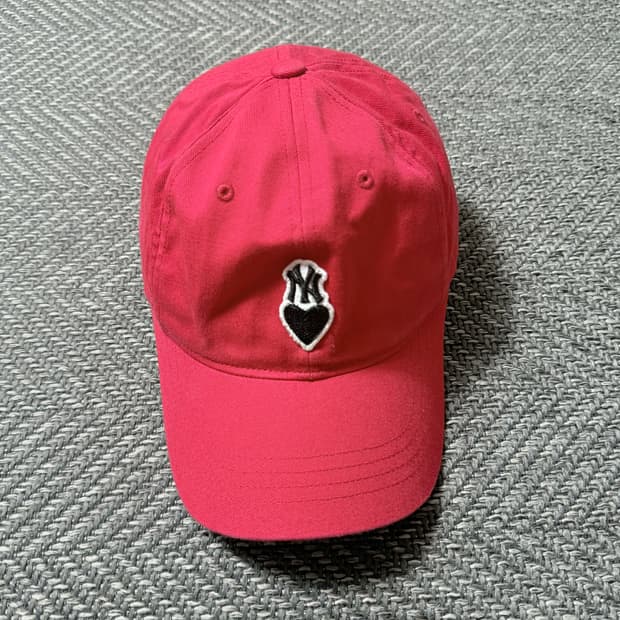 Mlb 하트 포인트 레드 볼캡