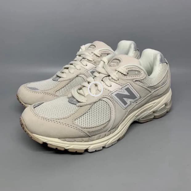 뉴발란스 운동화 2002R 화이트 아이보리 270