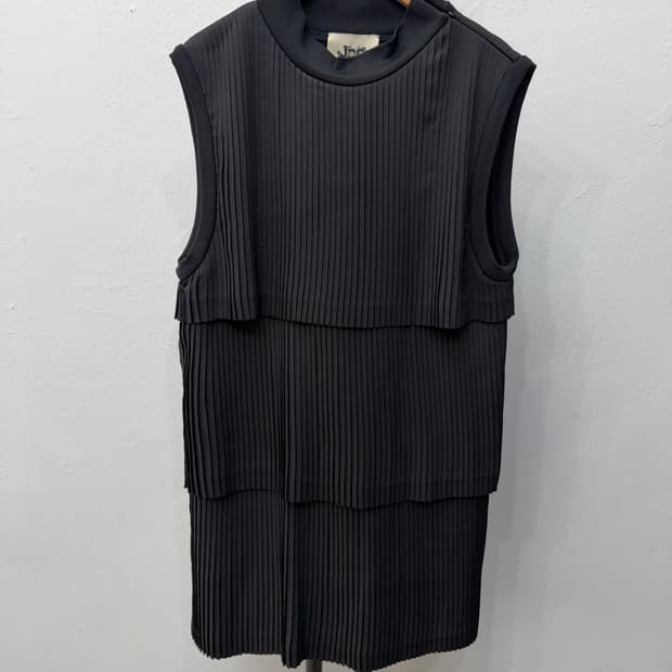 정품) 럭키슈에뜨 플리츠 레이어드 민소매 블라우스 티셔츠 36