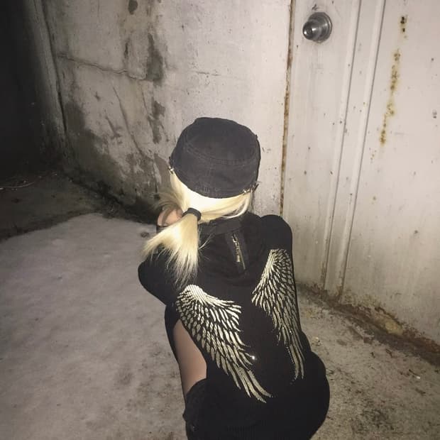 노드네피아 y2k 펀칭 니트 집업