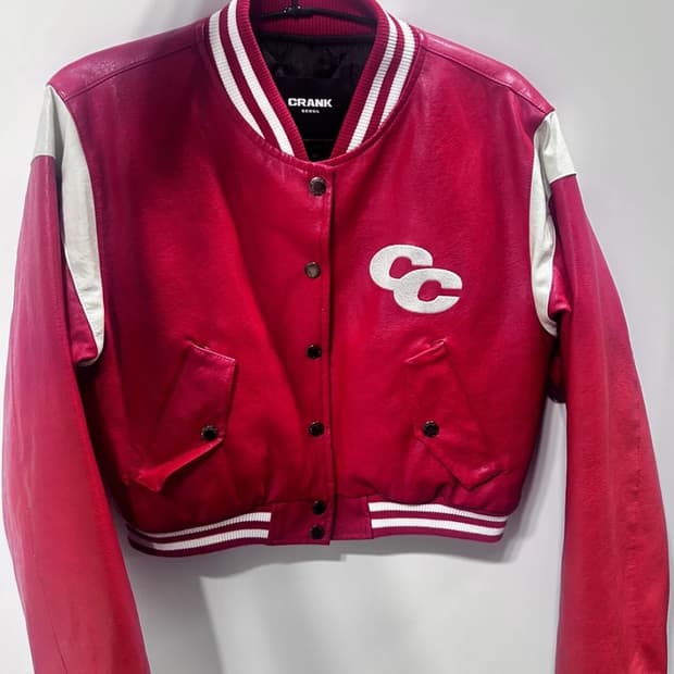 크랭크 크롭 바시티 레더 자켓 