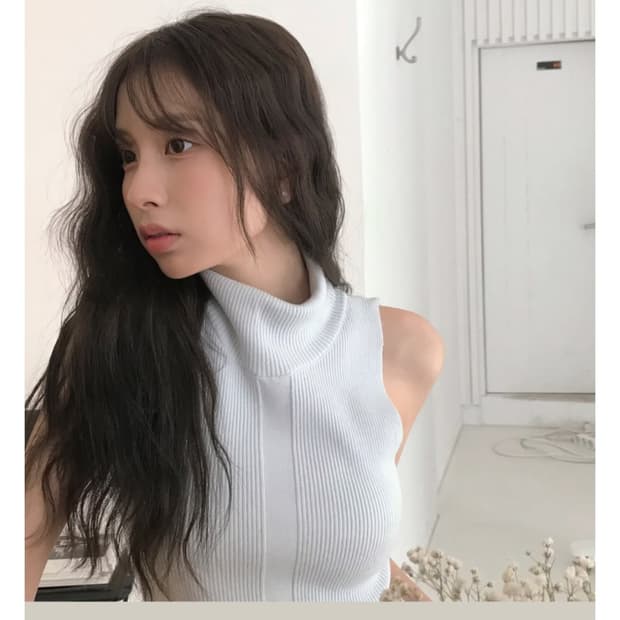 새상품)클라우드 이모션 나인드 센터 딥폴라 SS 홀터 TOP