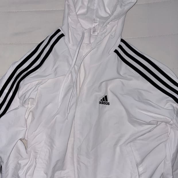 아디다스 화이트 바람막이 삼선 후드