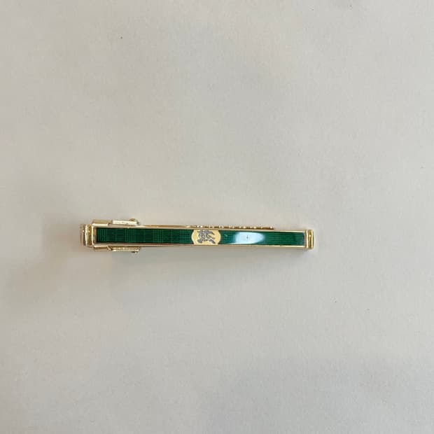 버버리 넥타이핀