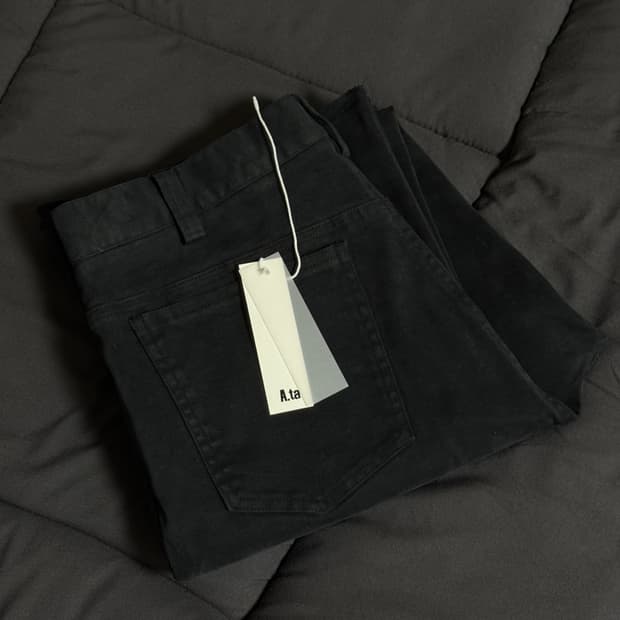 L) 에이타 A.ta 피치드 플레어 팬츠 블랙