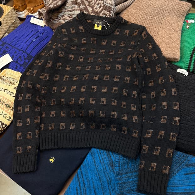 아페쎄 글리터 스퀘어 패턴 이탈리아 울 니트 스웨터 크롭 핏