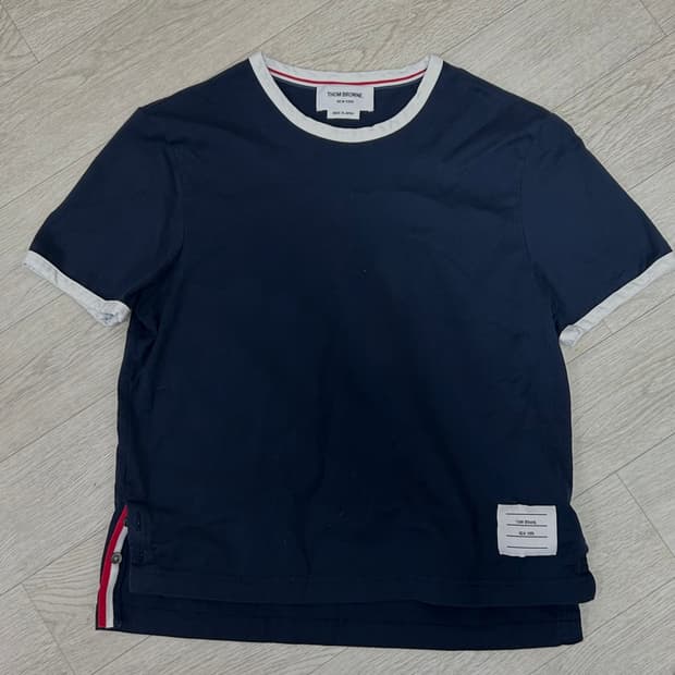 톰브라운 25SS 삼선탭 트리밍 링거 반팔 여성 티셔츠