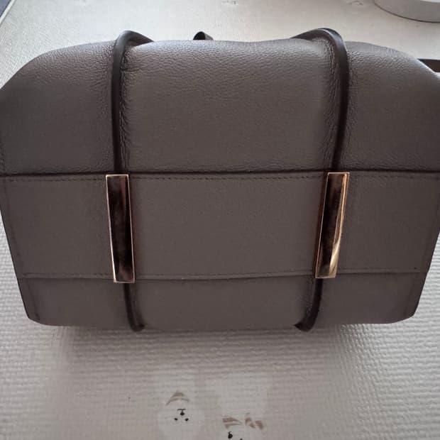 토즈 타임리스 쇼퍼백미니 판매해요!